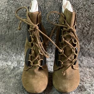 High heeled suede bootie